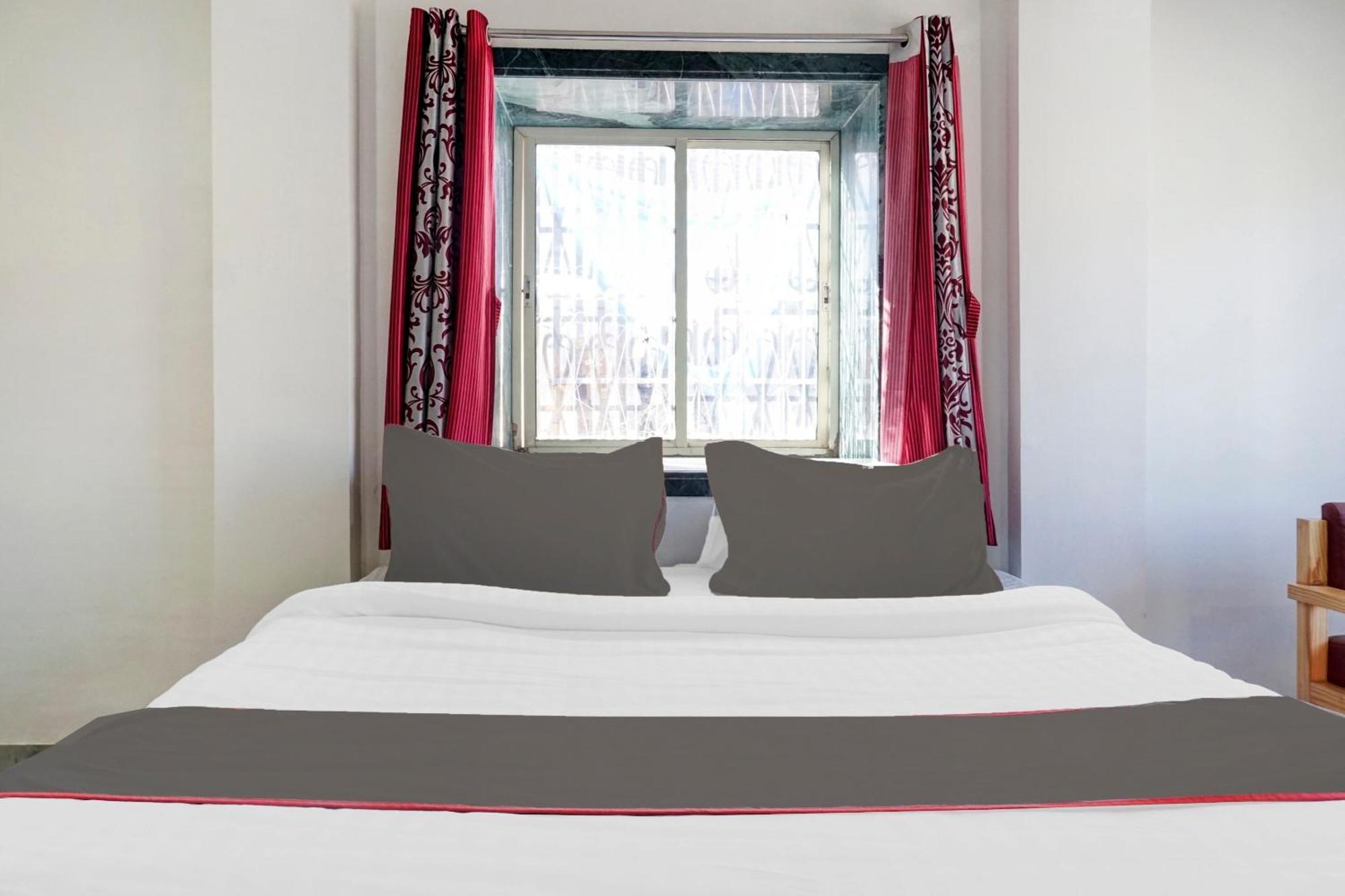 Collection O Shreya Hotell Talegaon Dabhade Exteriör bild